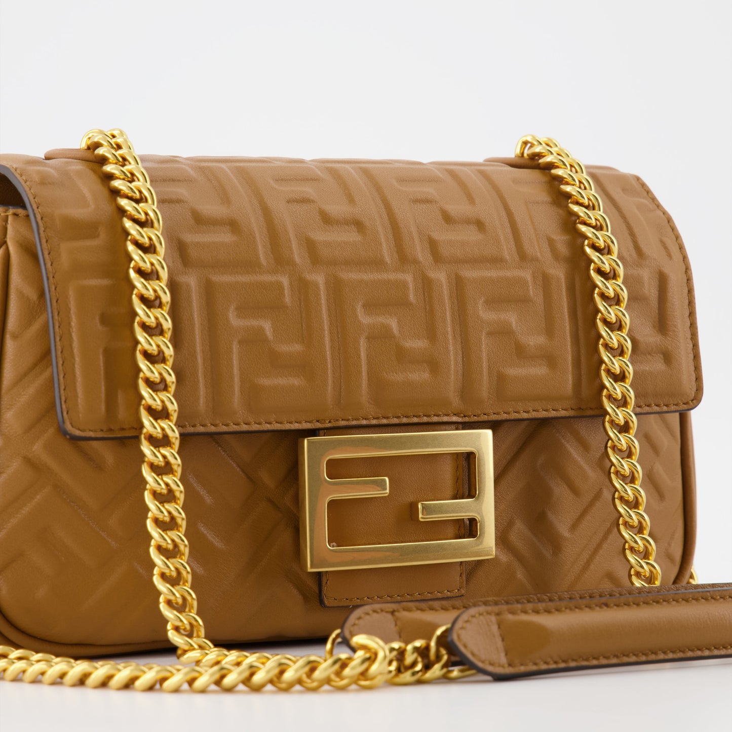 Fendi Baguette bag, luxury leather bag, women's designer handbag, brown leather handbag, elegant Fendi accessories