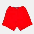 Image de shorts de bain rouges longs par Ami PARIS pour hommes - Saison Printemps-Été 2023 - Vue de face