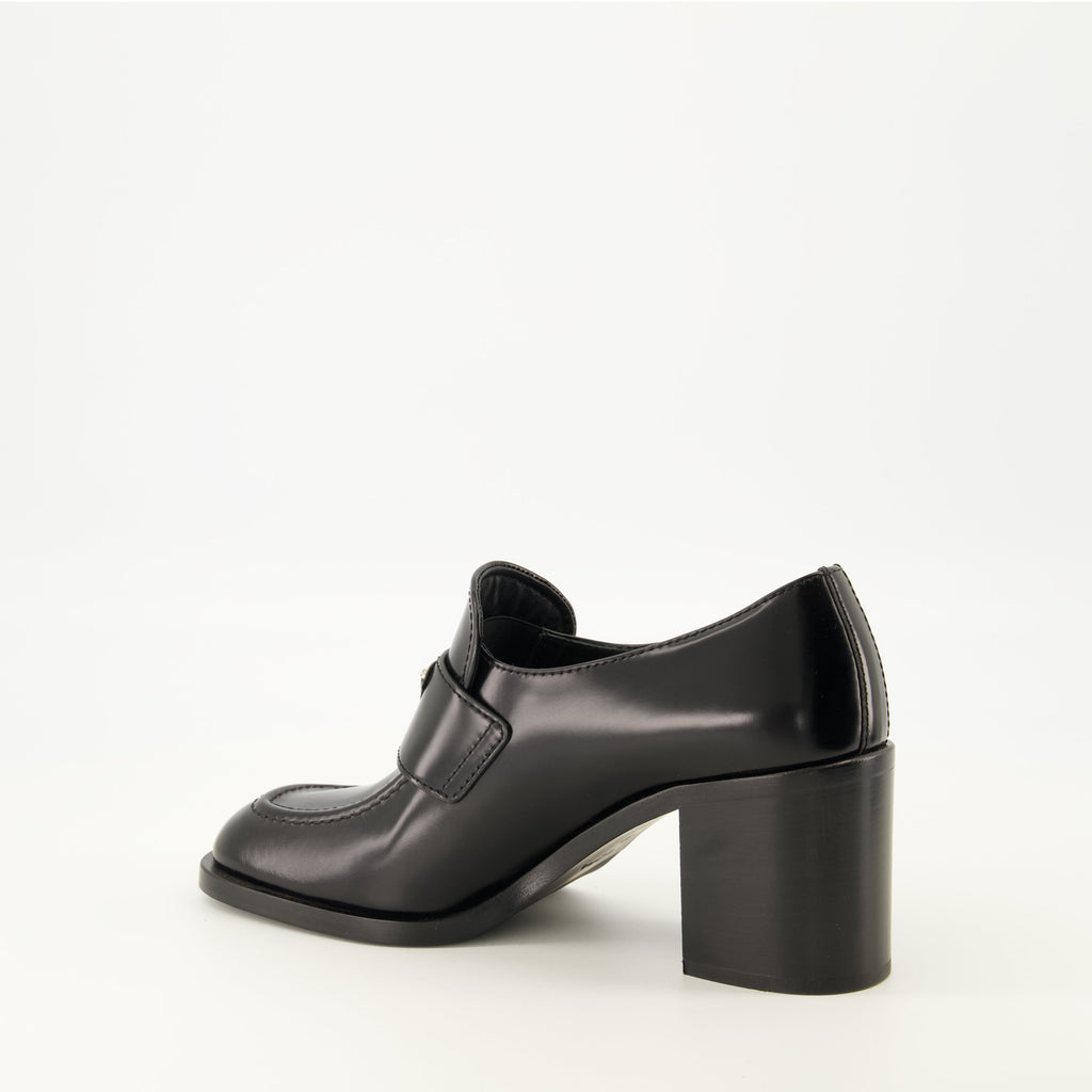 Schwarze Lederschuhe mit Absatz