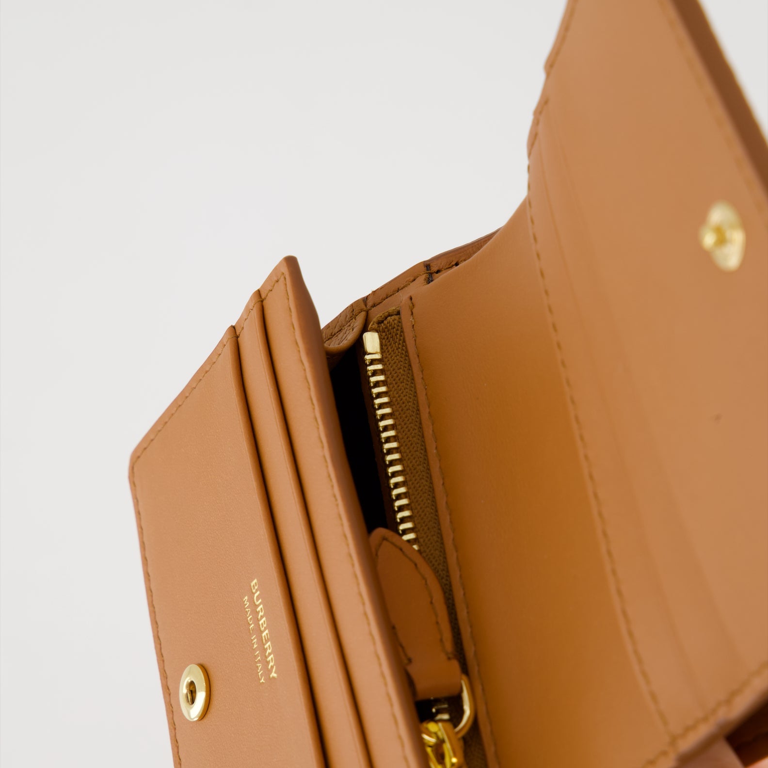 Burberry, TB Wallet, Grained Leather, Luxury Accessories, Premium Wallet