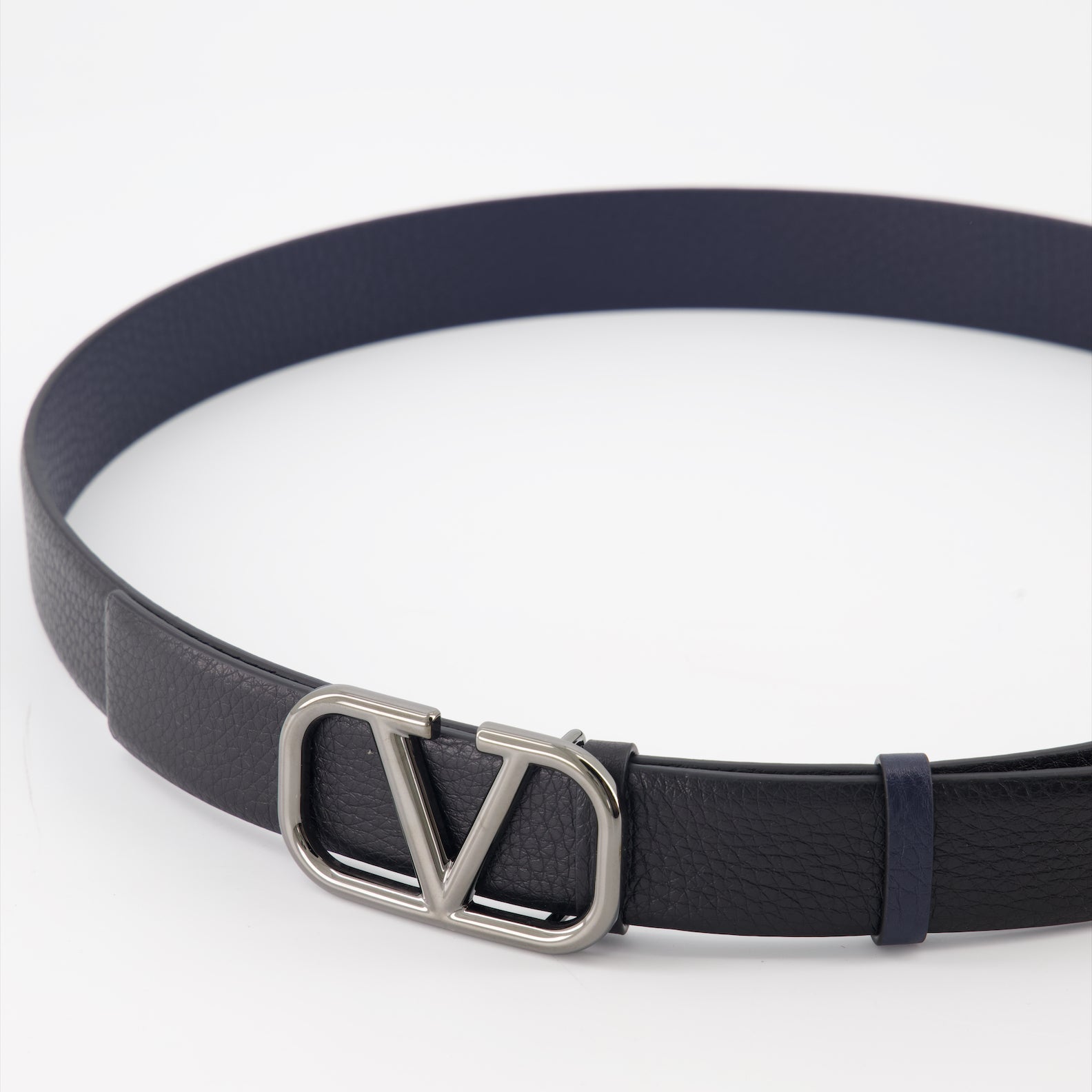 Valentino Garavani, reversible belt, luxury accessory, VLogo buckle, designer belt