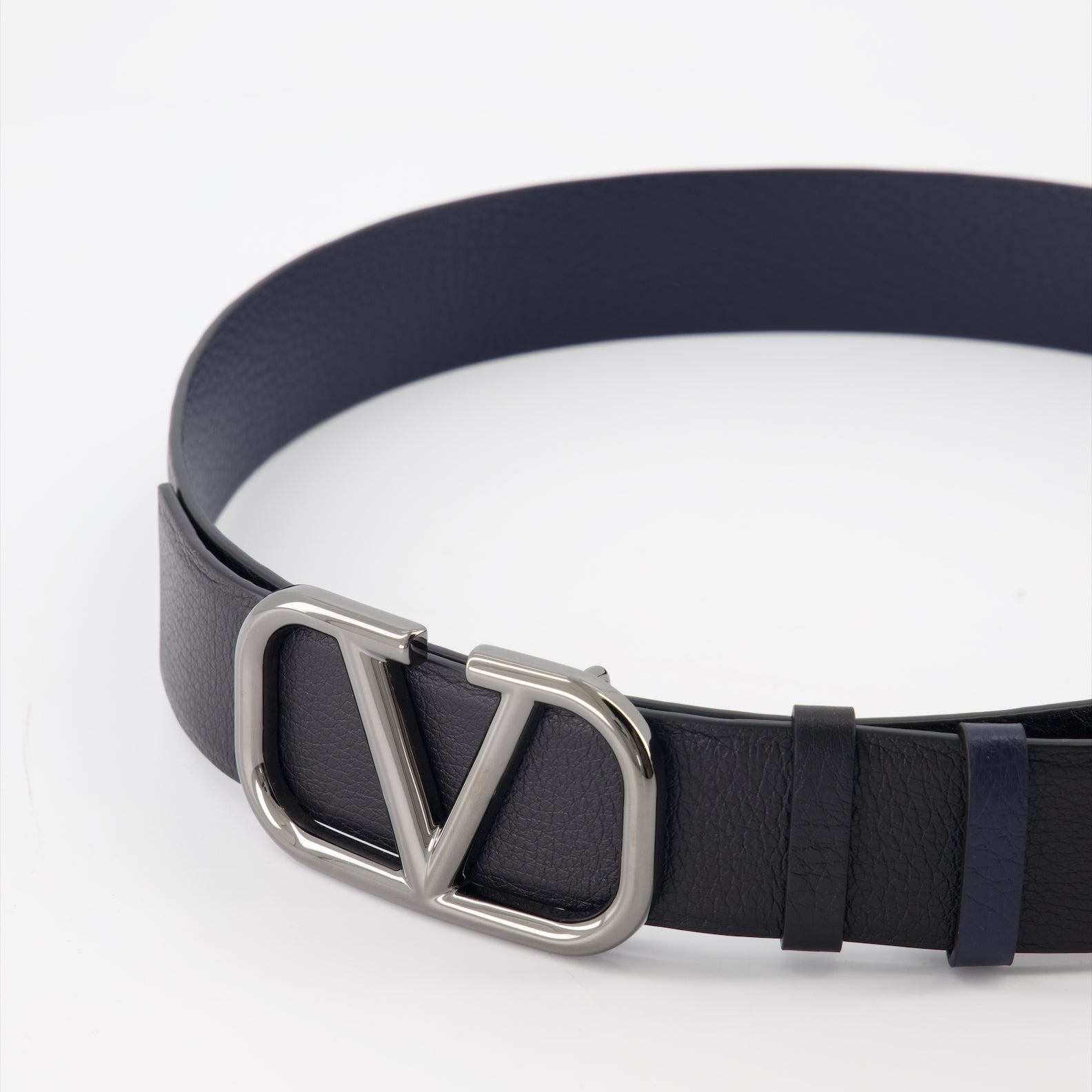 reversible belt, VLogo buckle, Valentino Garavani, luxury accessory, blue-black belt