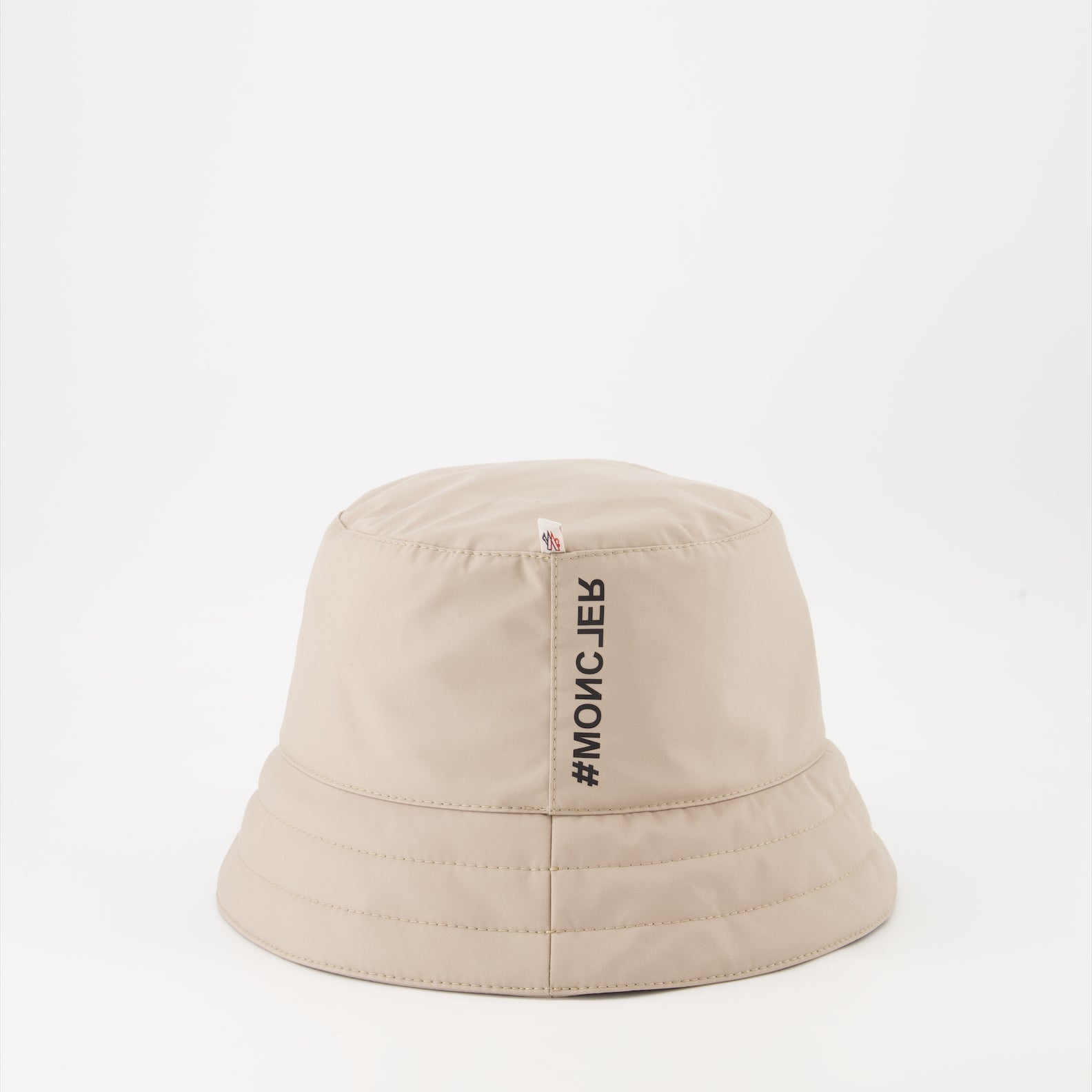 ベージュナイロンバケットハット - Moncler Grenoble - 女性 | WE IN STYLE