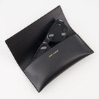 Immagine degli occhiali da sole con montatura nera SL 659 di Saint Laurent per unisex - Stagione Primavera-Estate 2024 - Dettaglio 2