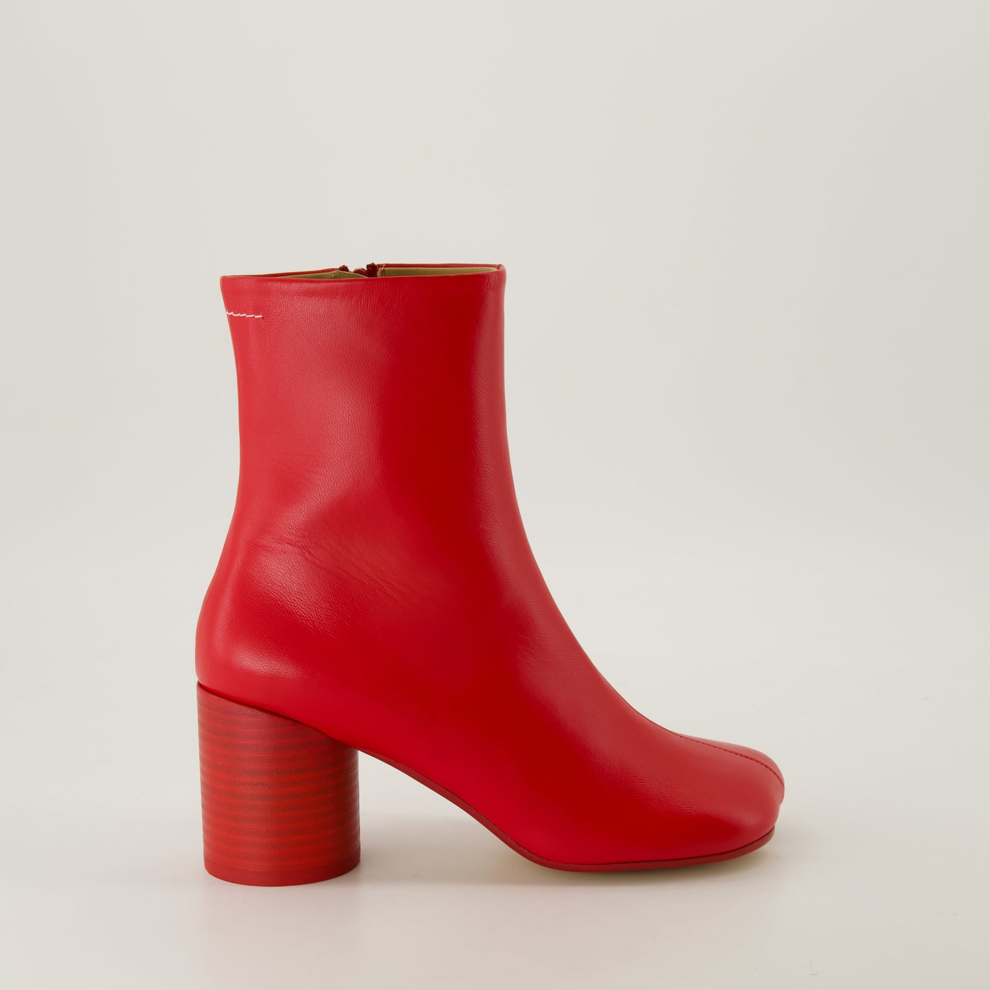 red leather boots, anatomic design boots, zip closure boots, cylindrical heel boots, MM6 boots