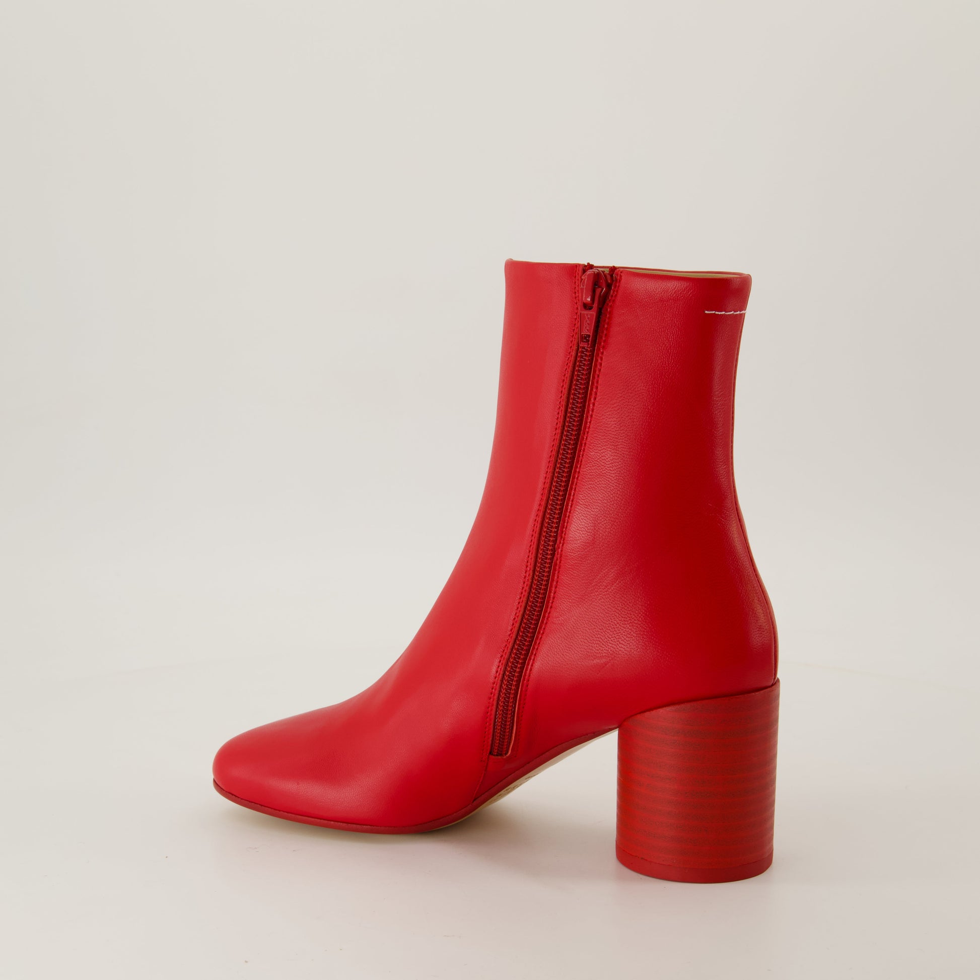 red leather boots, anatomic design boots, zip closure boots, cylindrical heel boots, MM6 boots