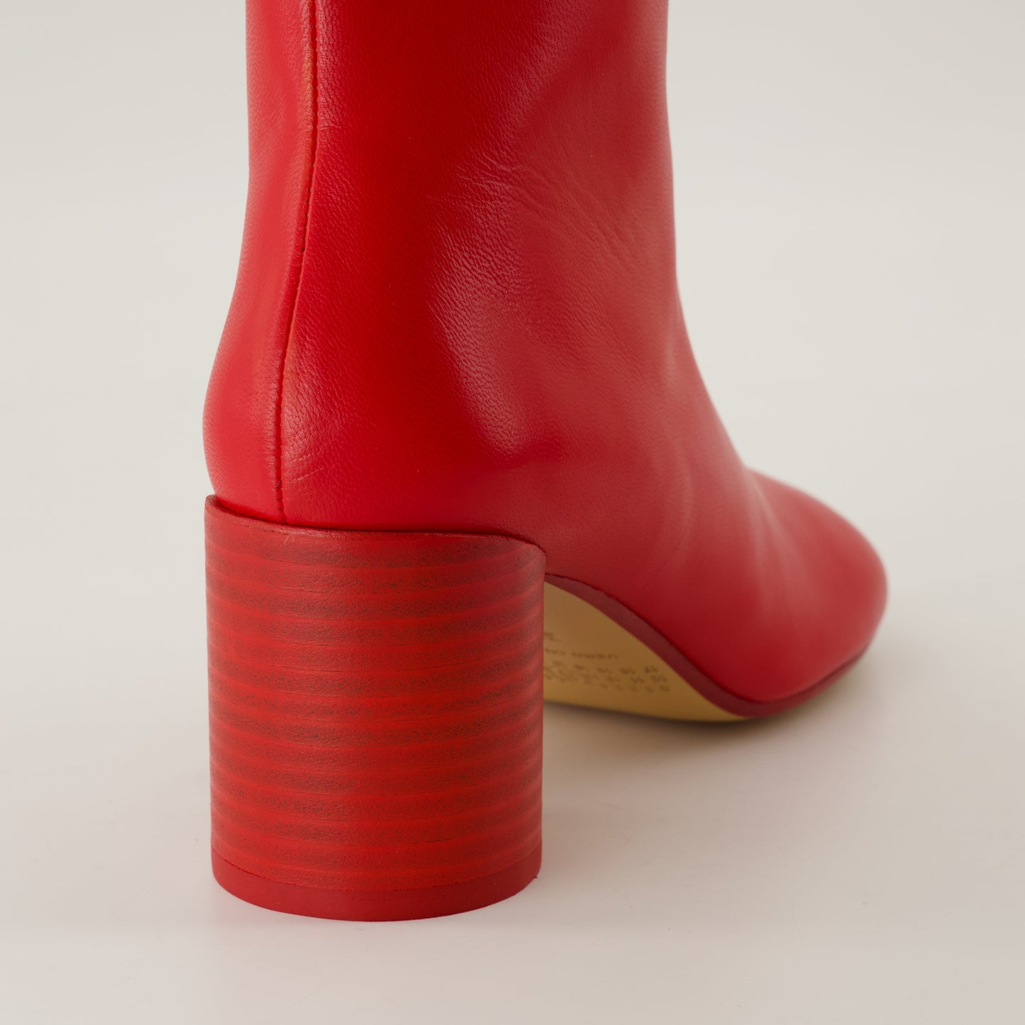 red leather boots, anatomic design boots, zip closure boots, cylindrical heel boots, MM6 boots