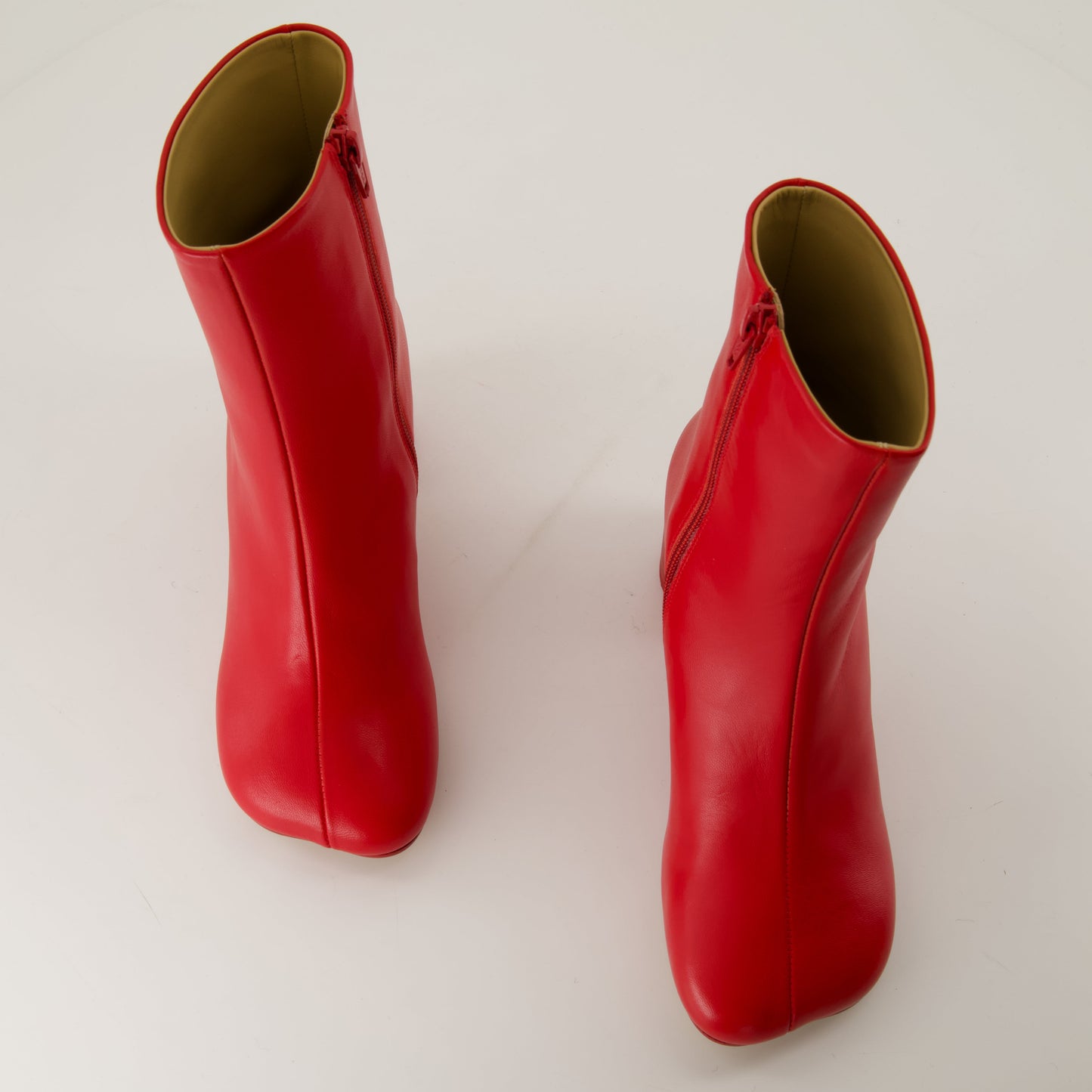 red leather boots, anatomic design boots, zip closure boots, cylindrical heel boots, MM6 boots