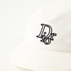Imagen de la gorra blanca Dior para hombres - Temporada otoño-invierno 2025 - Vista de detalle 2