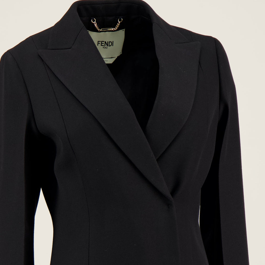 bild eines schwarzen wollmantels von Fendi für Frauen - Saison herbst - winter 2025 - detalansicht 2