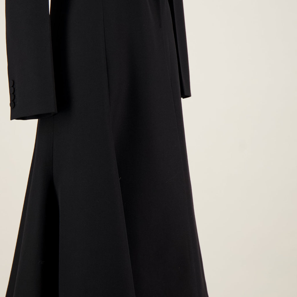 bild eines schwarzen wollmantels von Fendi für Frauen - Saison herbst - winter 2025 - detalansicht 1