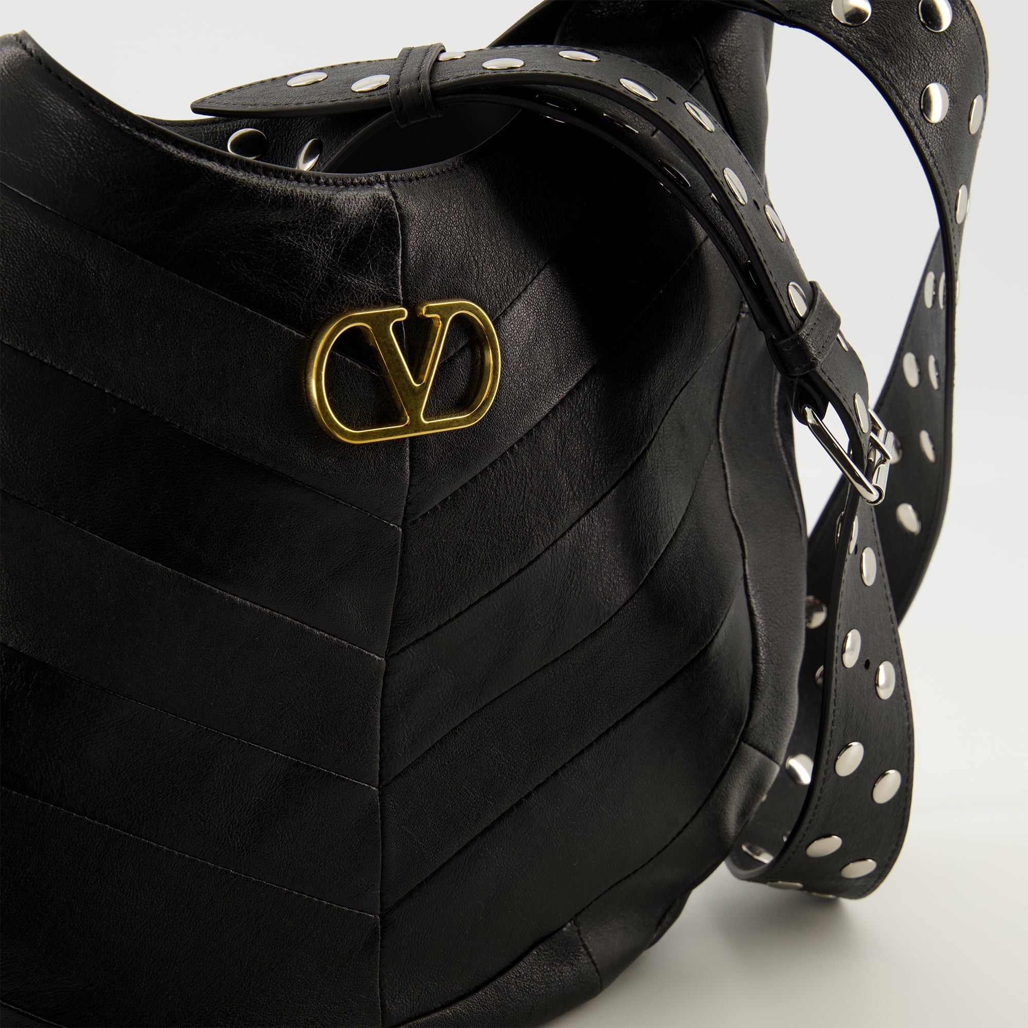 Valentino Garavani, leather sac, Hoboho, fashion accessory, VLogo Signature