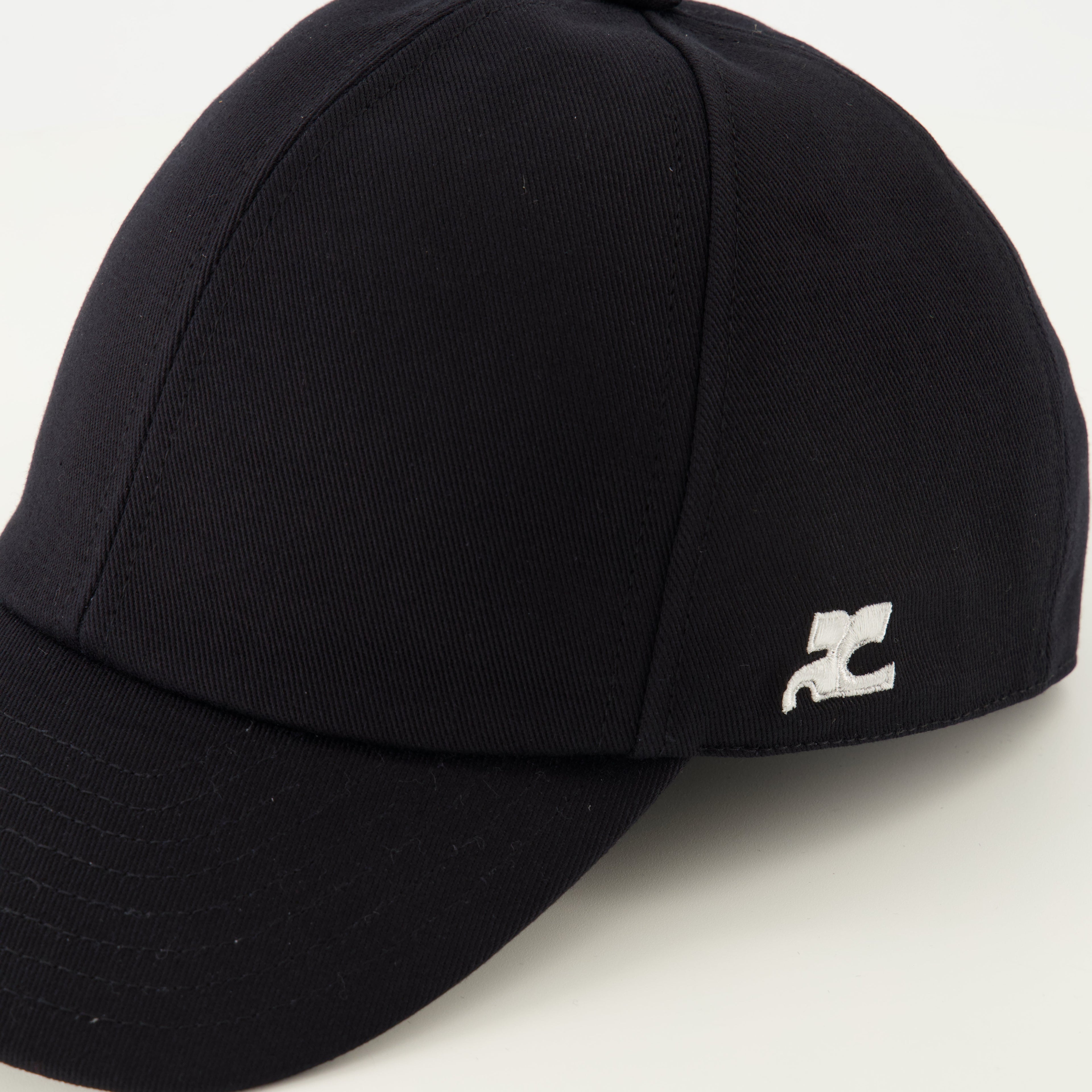 Image de l'article Casquette AC noir de la marque Courrèges pour Homme - Saison Printemps-Été 2026 - Vue détaillée_3