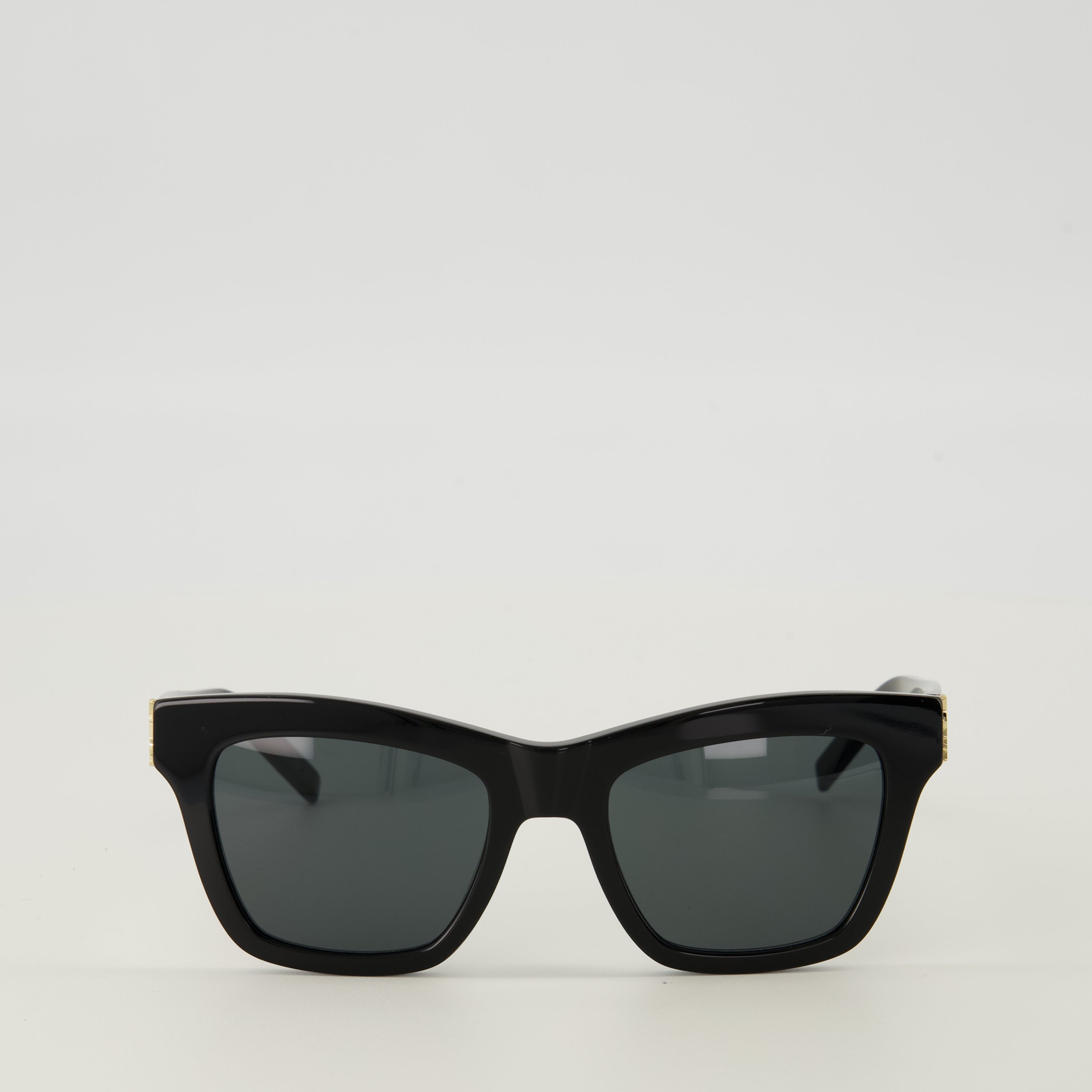 Imagen de las gafas de sol negras M156 de Saint Laurent para mujeres - Temporada Primavera-Verano 2026 - Vista frontal