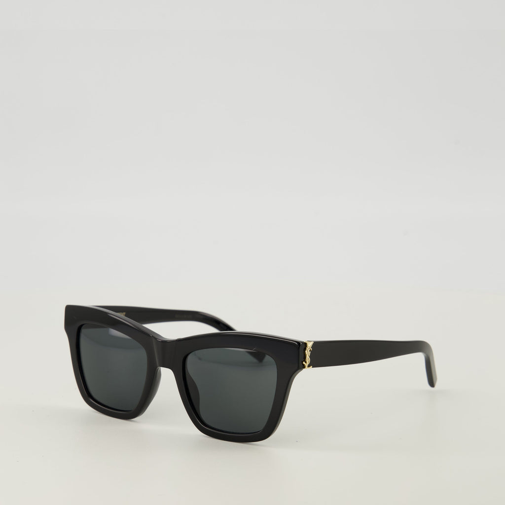 Imagen de las gafas de sol negras M156 de Saint Laurent para mujeres - Temporada Primavera-Verano 2026 - Vista de detalle 2