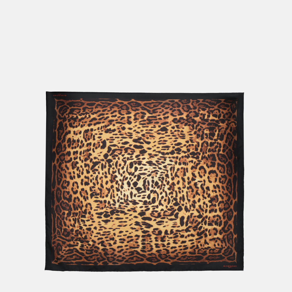 Foulard in seta stampata con leopardato