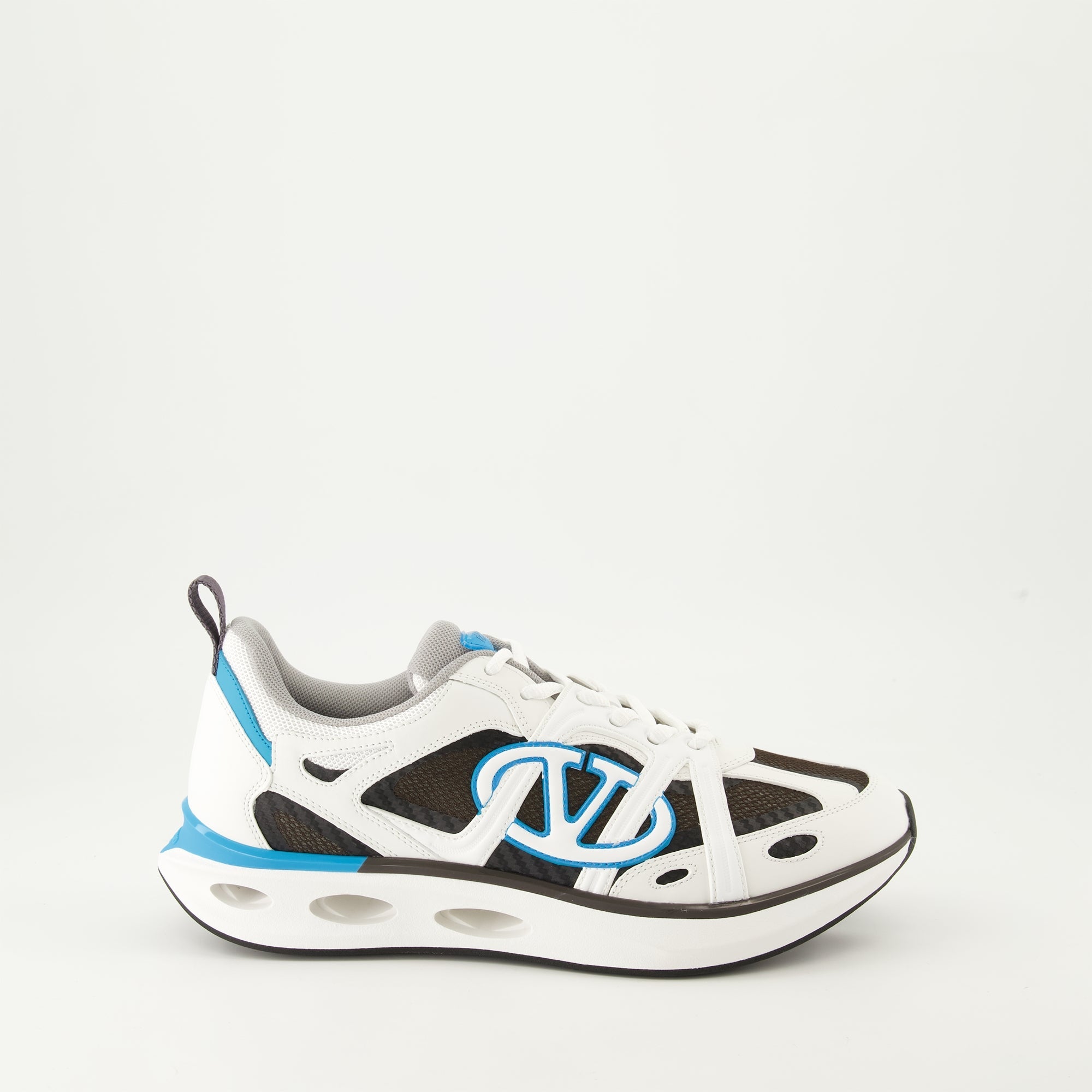 Image of VLogo Easyjog Leather Sneakers by Valentino Garavani for Men - Season Autumn-Winter 2024 - Right Side View