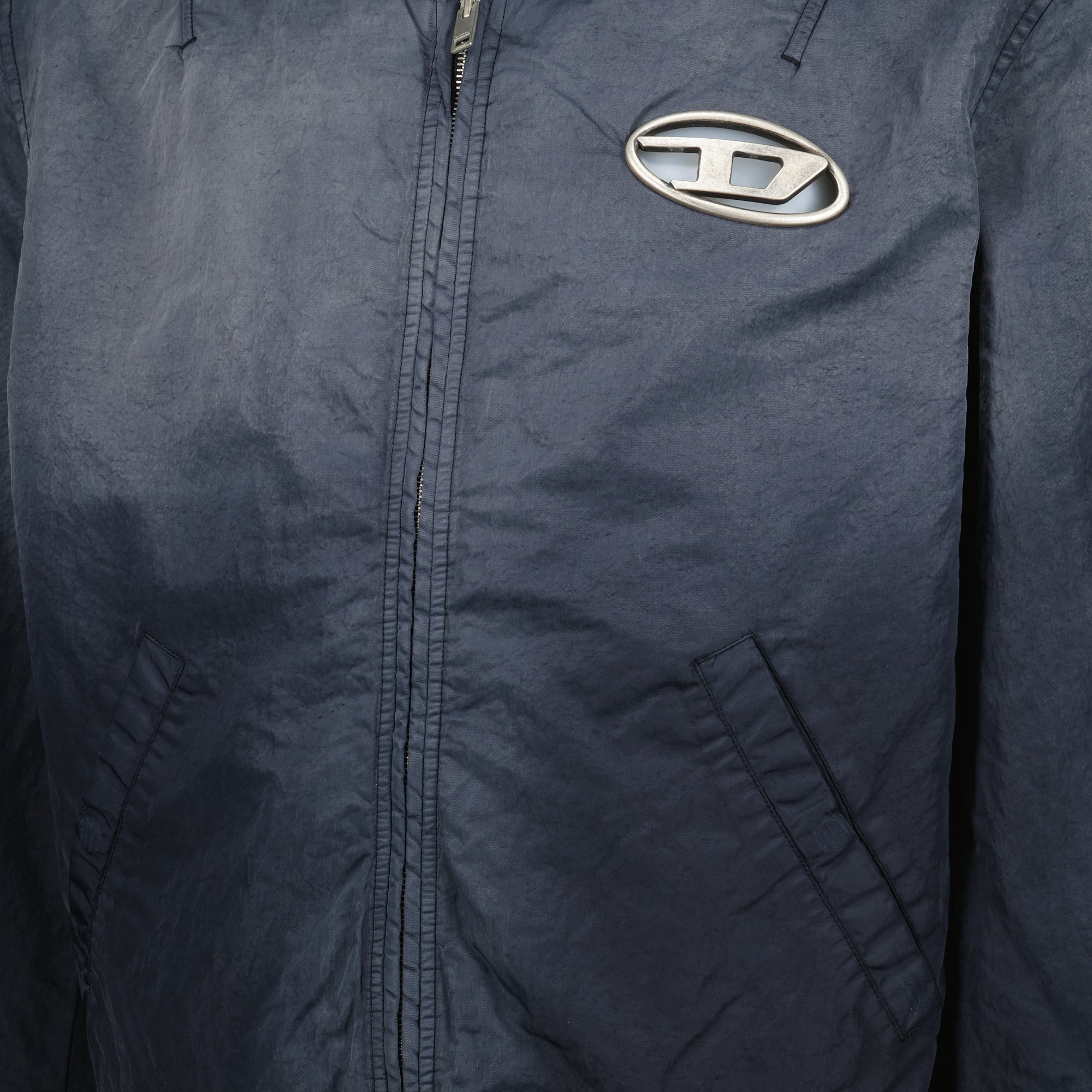 Image de la veste bomber oversize J-Kepes par Diesel pour hommes - Saison Printemps-Été 2025 - Vue des détails du produit 2