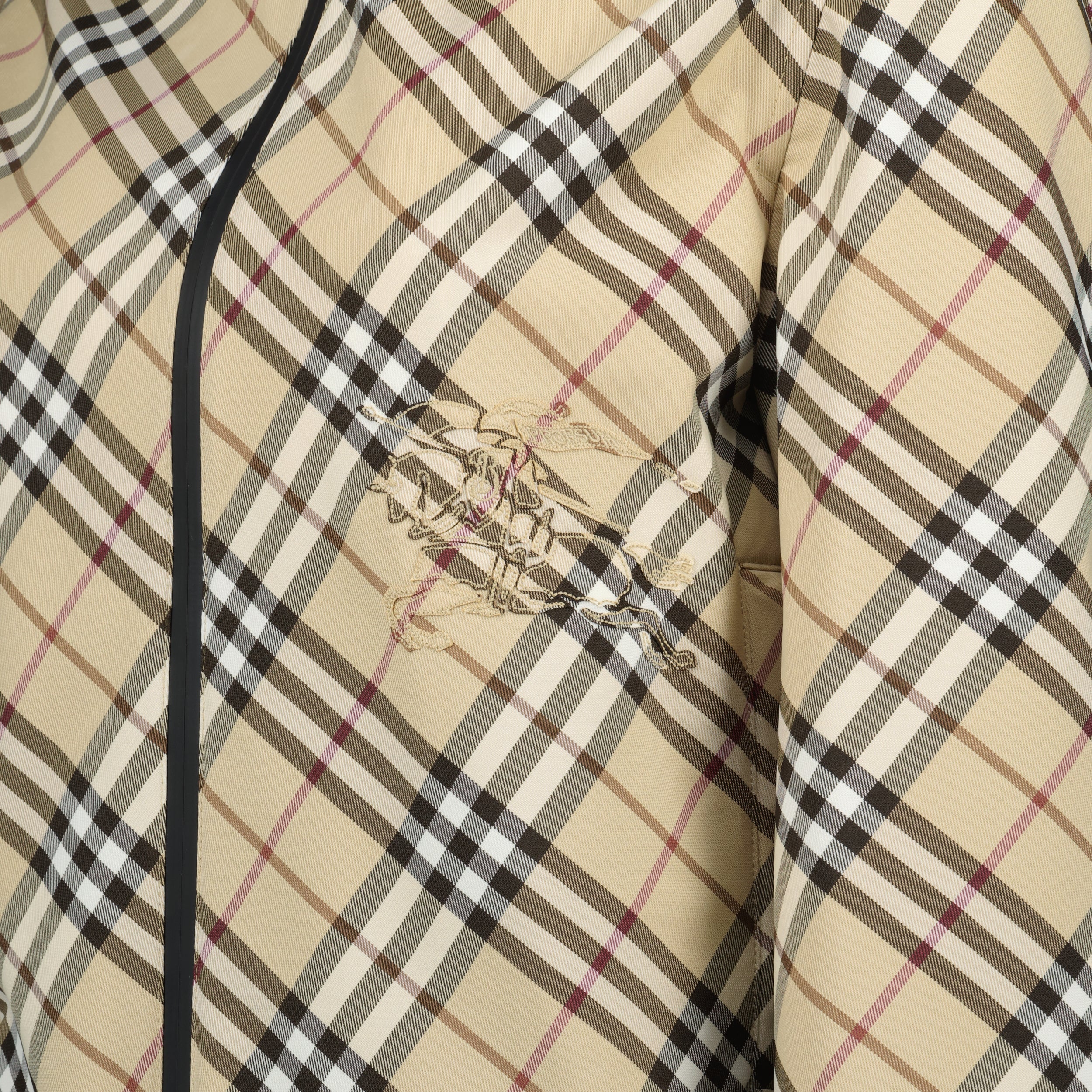 beige windbreaker, checked pattern, Burberry coat, lightweight jacket, vintage check fashion