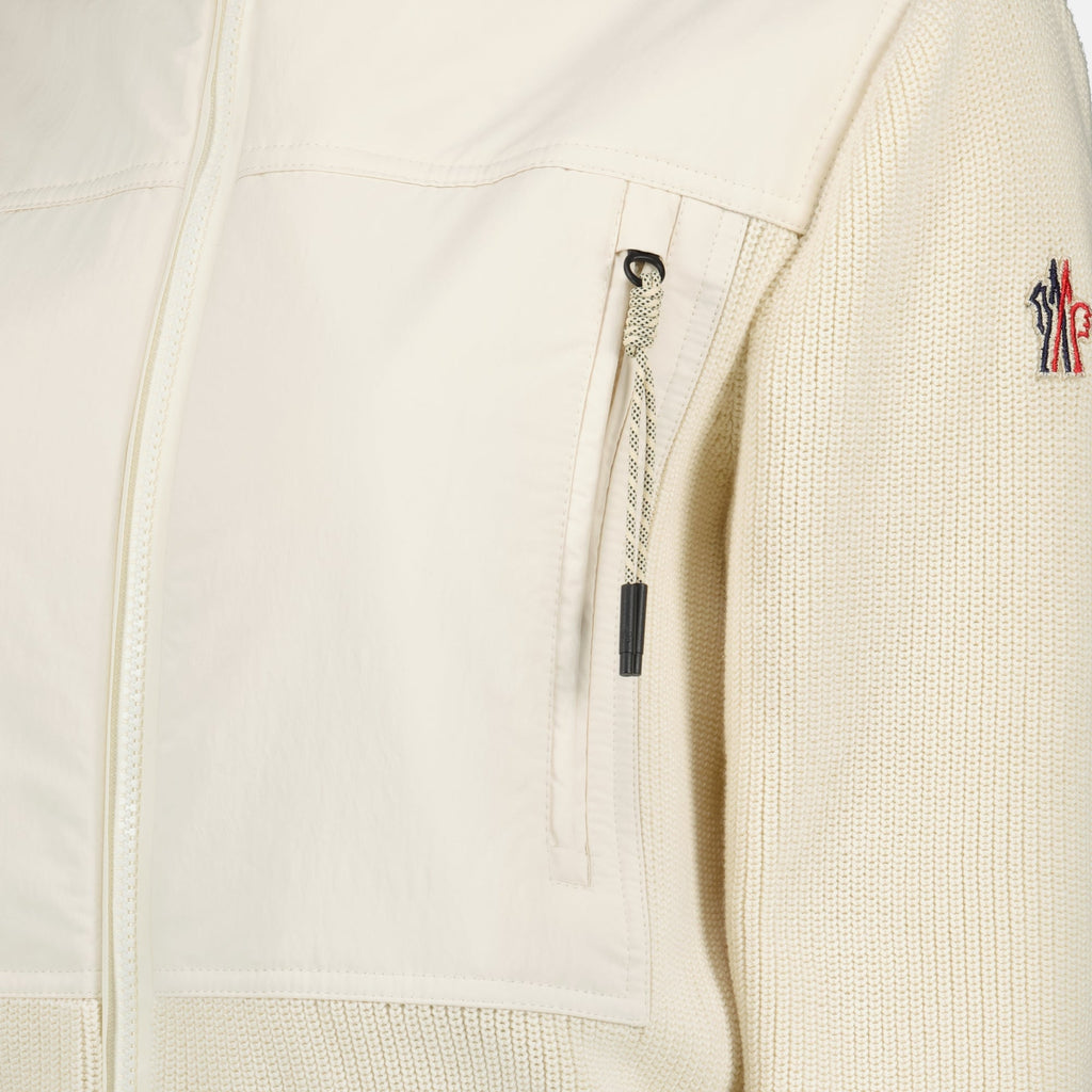 Bild der bi-material Cardiganjacke von Moncler Grenoble für Damen - Saison Frühling-Sommer 2026 - Detailansicht 1