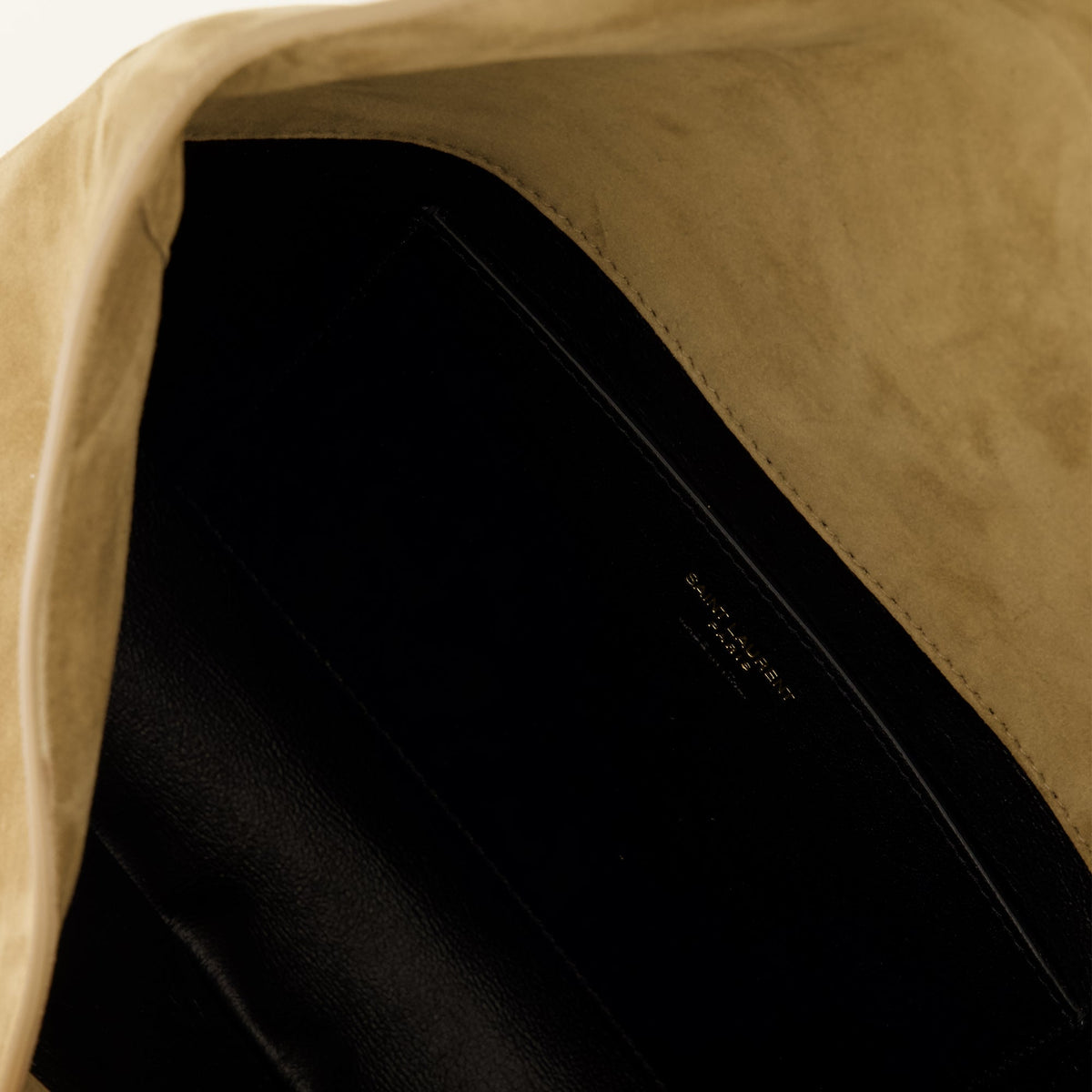 Pochette Cassandre in camoscio beige