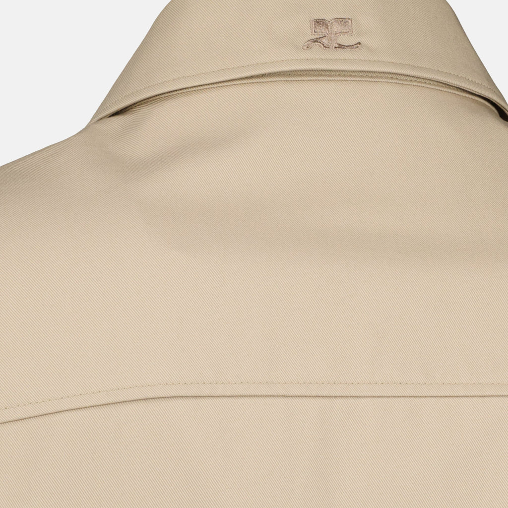 Imagen de chaqueta beige con cremallera de Courrèges para hombres - Temporada Primavera-Verano 2026 - Vista de detalle 2