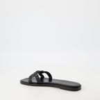 Image des sandales en cuir noir Medusa '95 par Versace pour femmes - Saison Printemps-Été 2025 - Vue de dos trois-quarts droite