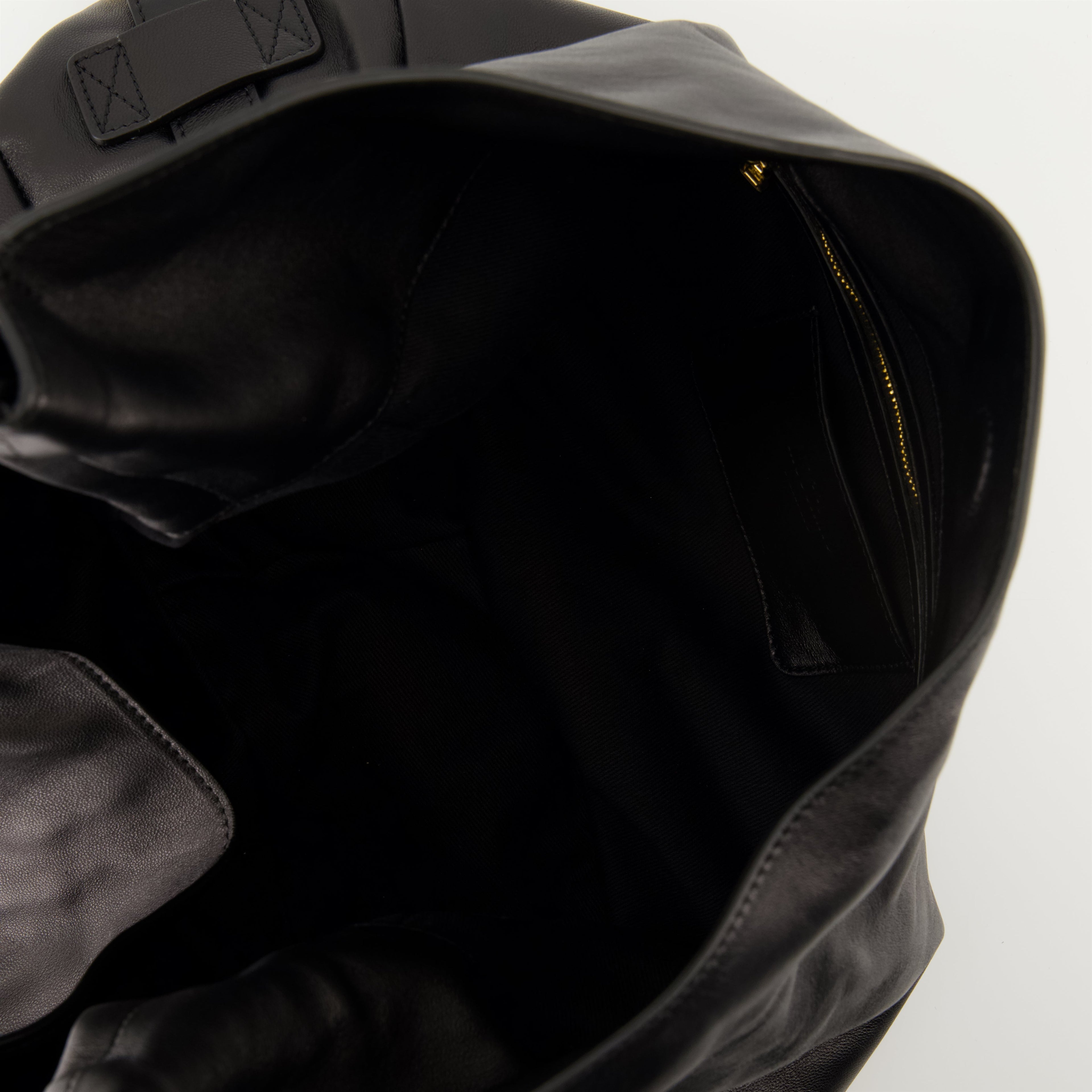 Moschino bag, Handle Me Sac, nappa leather accessory, luxury handbag, stylish black sac