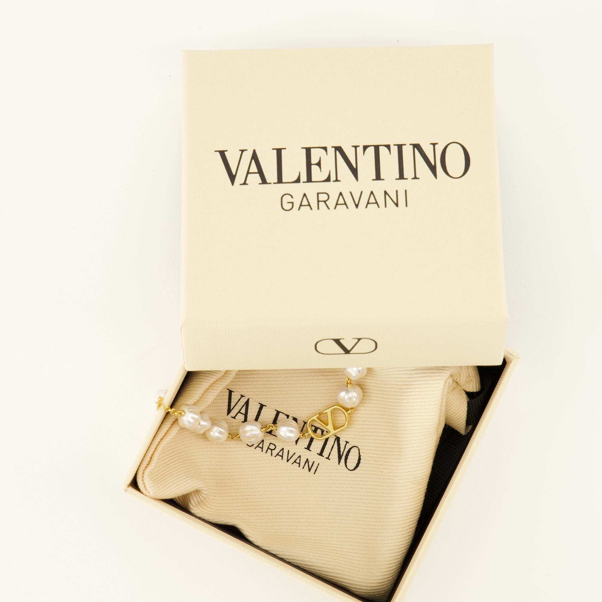 Vlogo Bracelet with Beads