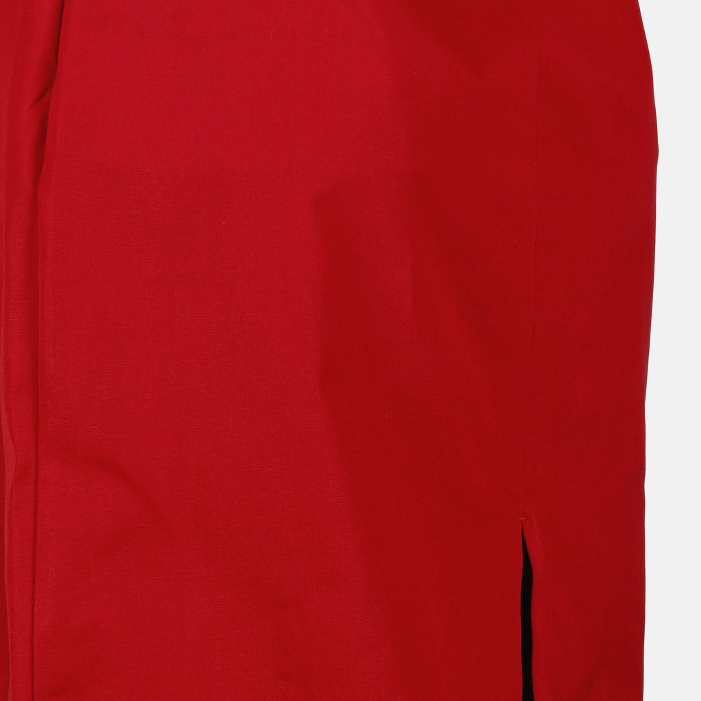 Imagen de un vestido de gabardina roja de Miu Miu para mujeres - Temporada primavera-verano 2026 - Vista de detalle 2