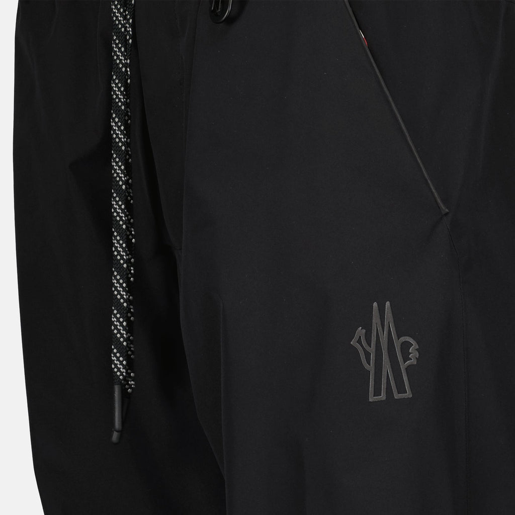 로고 패치가 있는 블랙 조거 팬츠