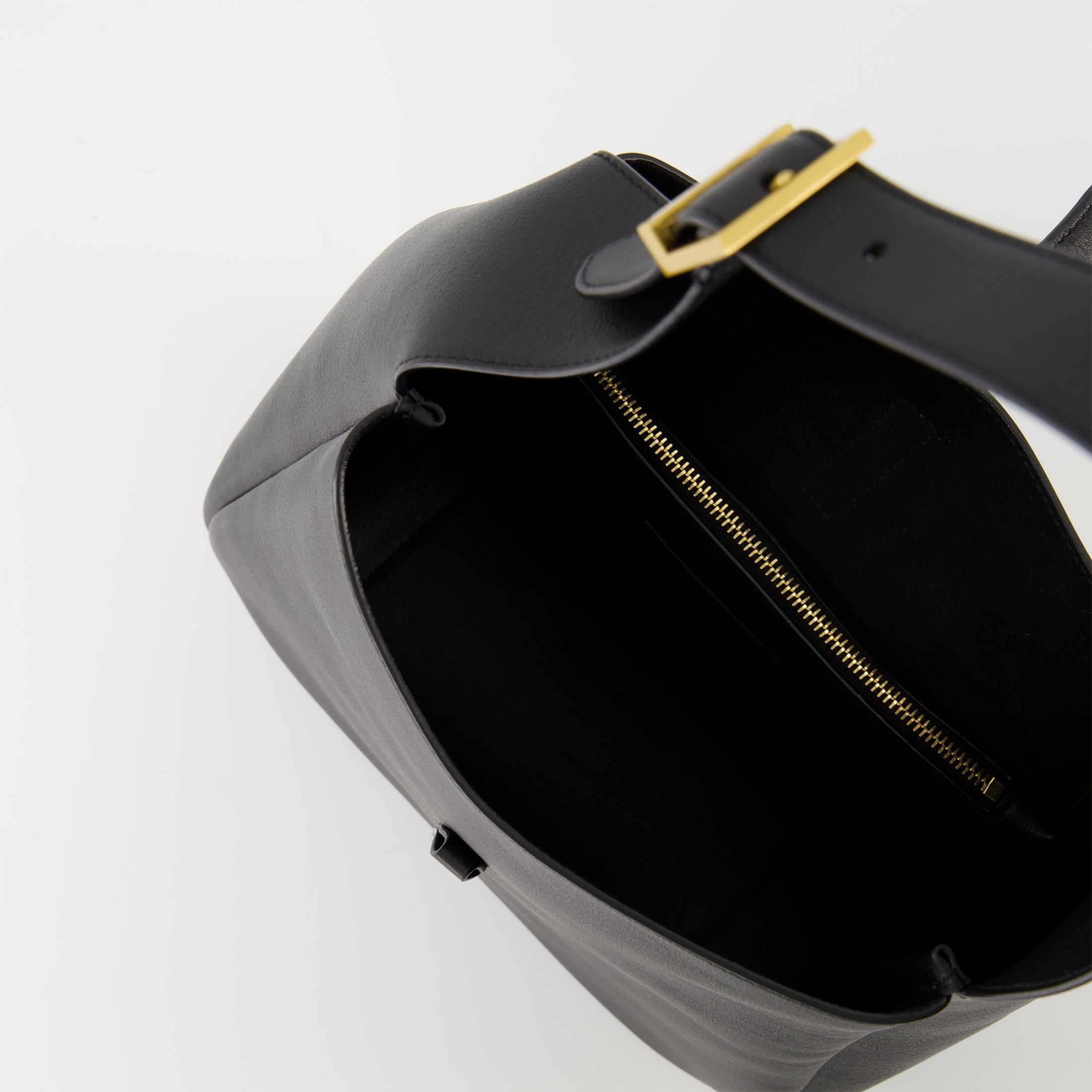 SAINT LAURENT ブラックレザー ハンドバッグ ブラックレザーハンドバッグ - サン・ローラン | WE IN STYLE