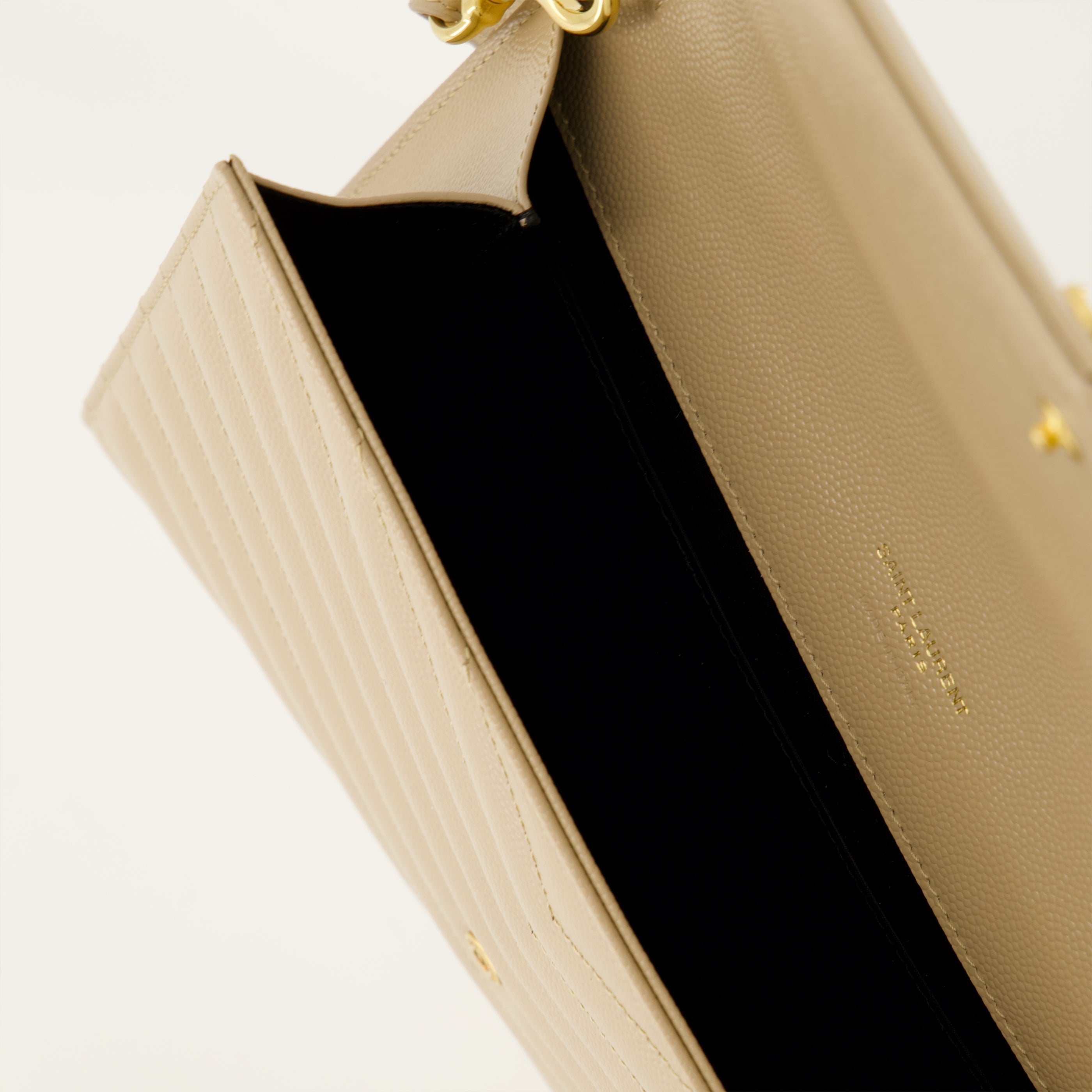 Cassandre Envelope Pouch