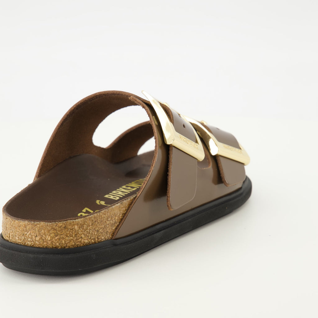 Imagem das Sandálias Arizona Droplet com Fivela da Birkenstock para Mulheres - Temporada Primavera-Verão 2026 - Vista Traseira