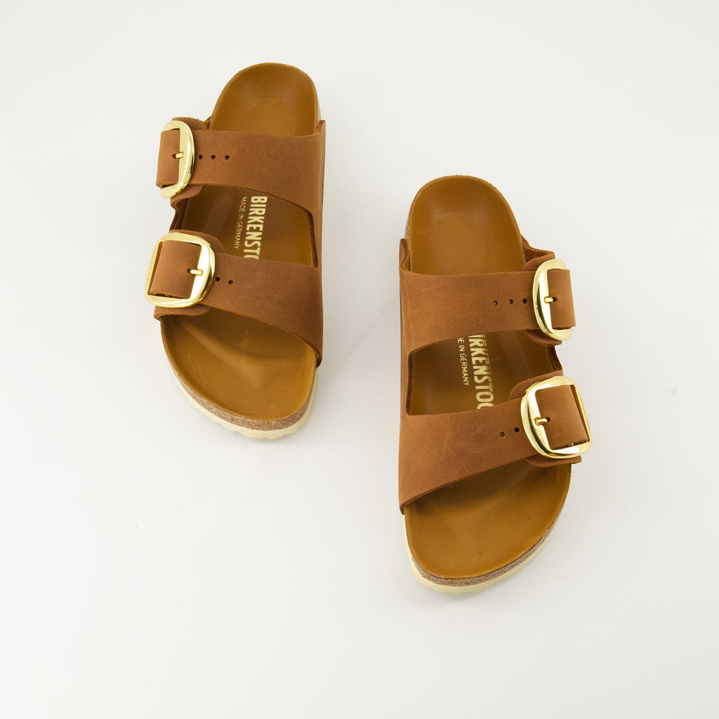 Image des sandales en cuir Arizona Big Buckle de Birkenstock pour femmes - Saison Automne-Hiver 2024 - Vue de dessus de la paire