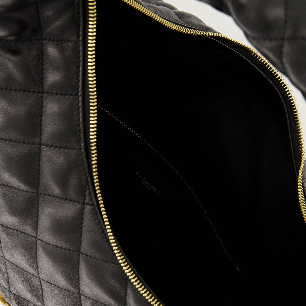 Imagem da bolsa Hobo Icare da Saint Laurent para mulheres - Temporada Primavera-Verão 2026 - Vista de detalhe 2