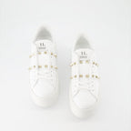 Imagen de las zapatillas Open Rockstud Platform de Valentino Garavani para mujeres - Temporada Primavera-Verano 2025 - Vista superior del par