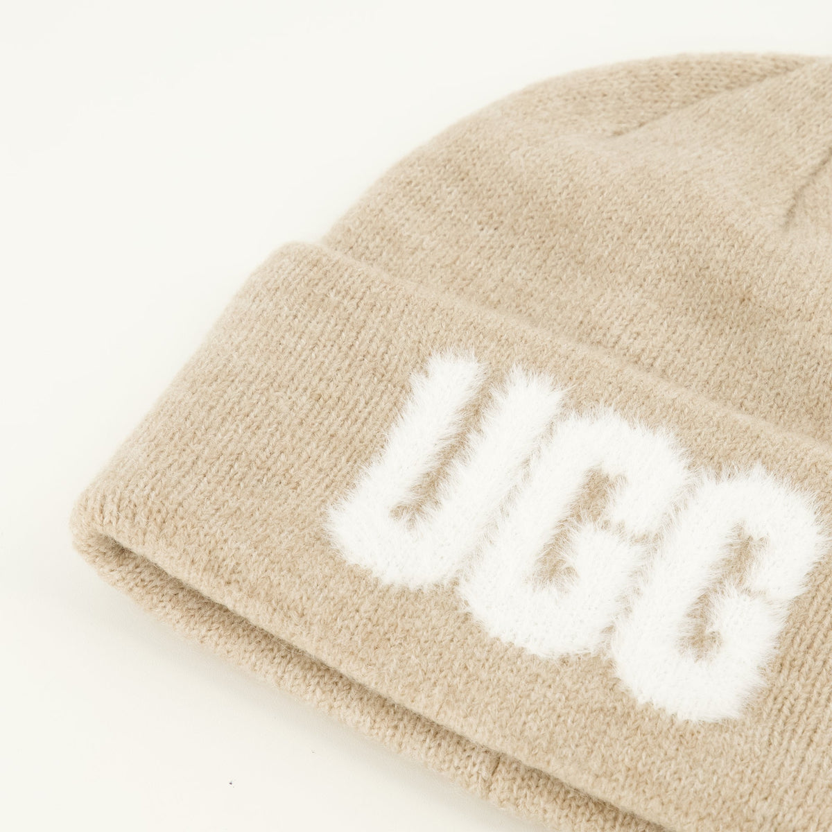 Fuzzy Beanie Beige