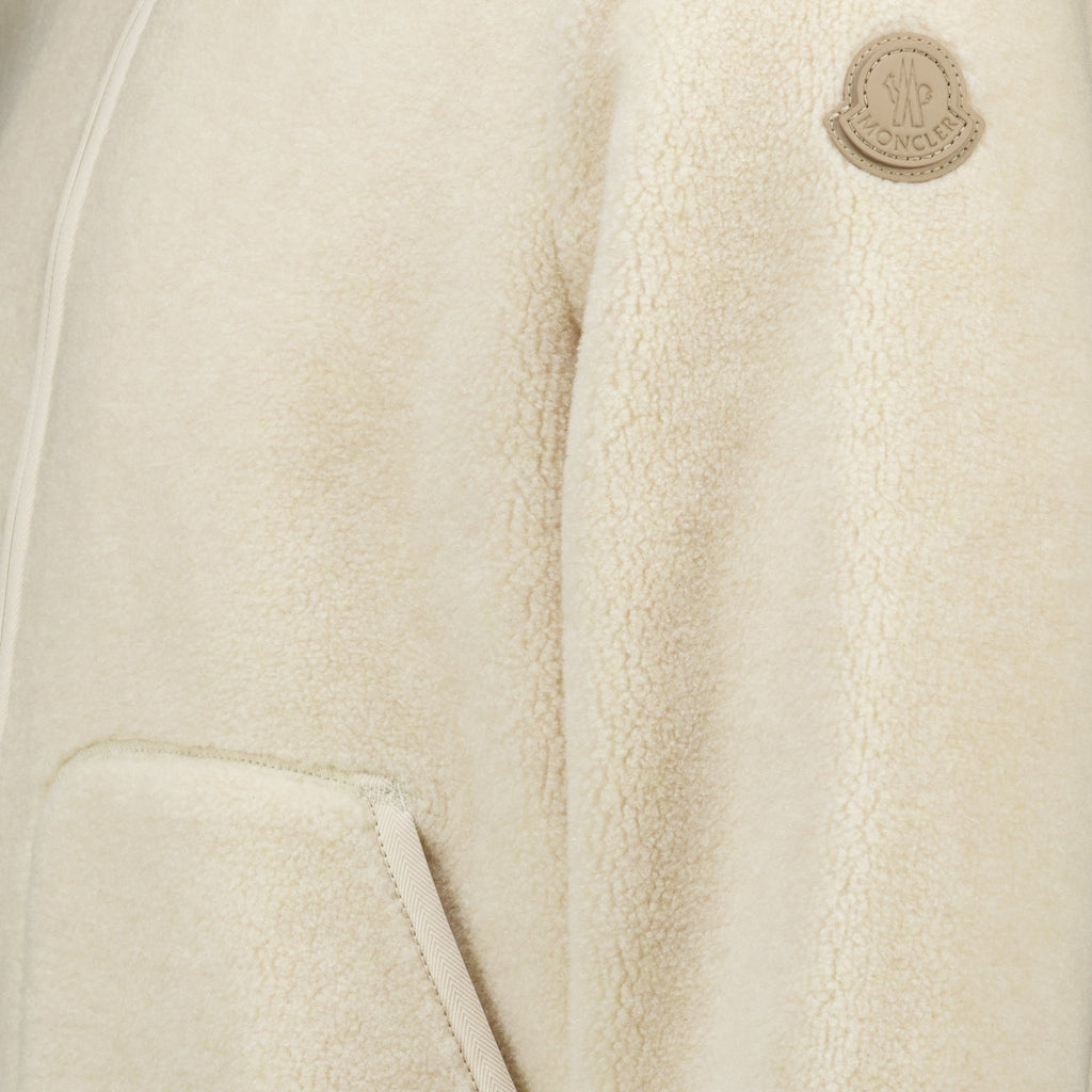 Chaqueta beige con cremallera