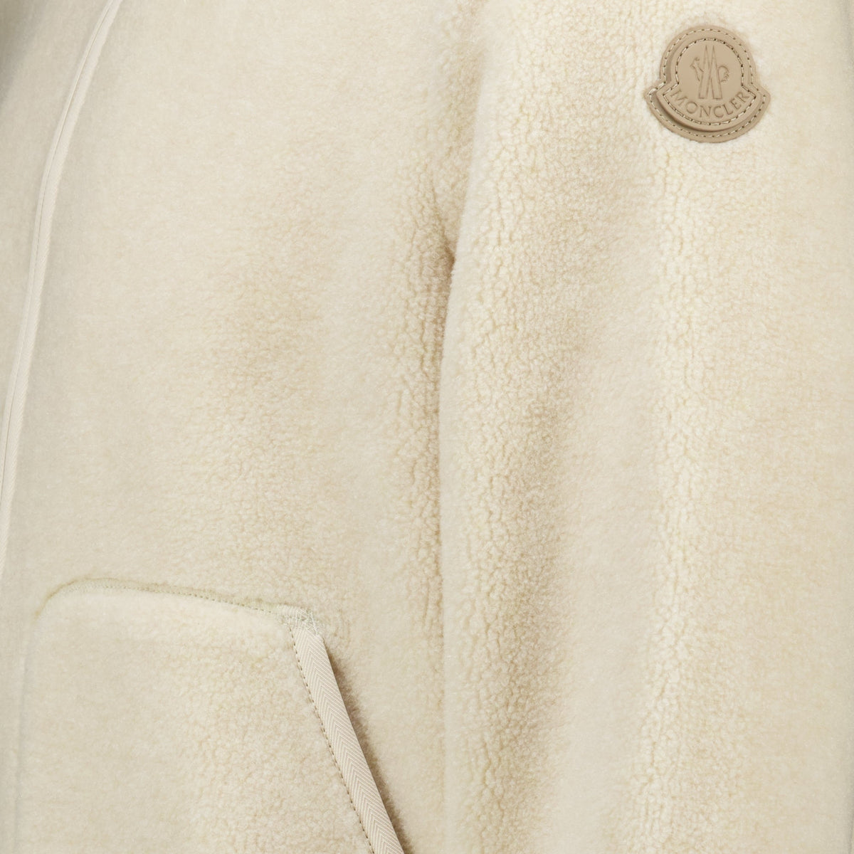 Chaqueta beige con cremallera