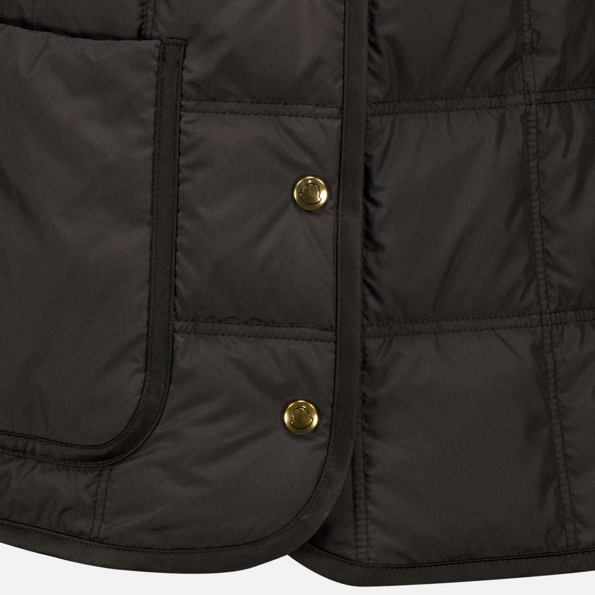 Schwarze Daunenjacke mit Gürtel