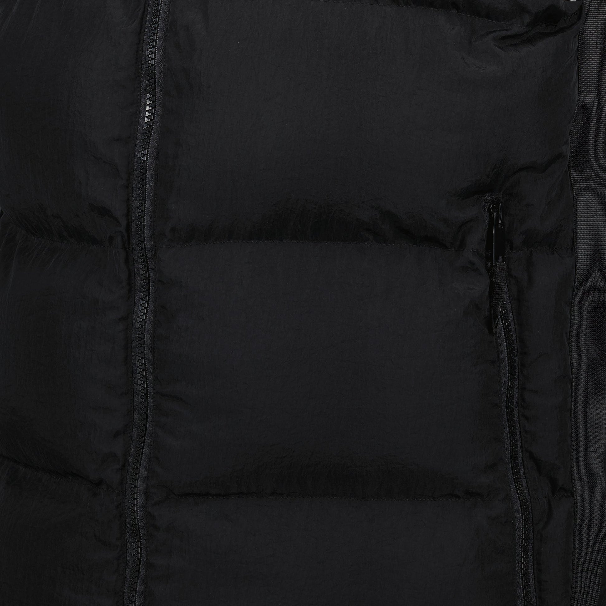 black puffer jacket, sleeveless jacket, winter fashion, quilted design, men's outerwear