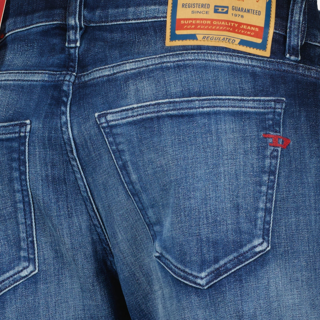 Imagen de Jean D-Strukt de Diesel para hombres - Temporada Otoño-Invierno 2025 - Vista de detalles del producto 2