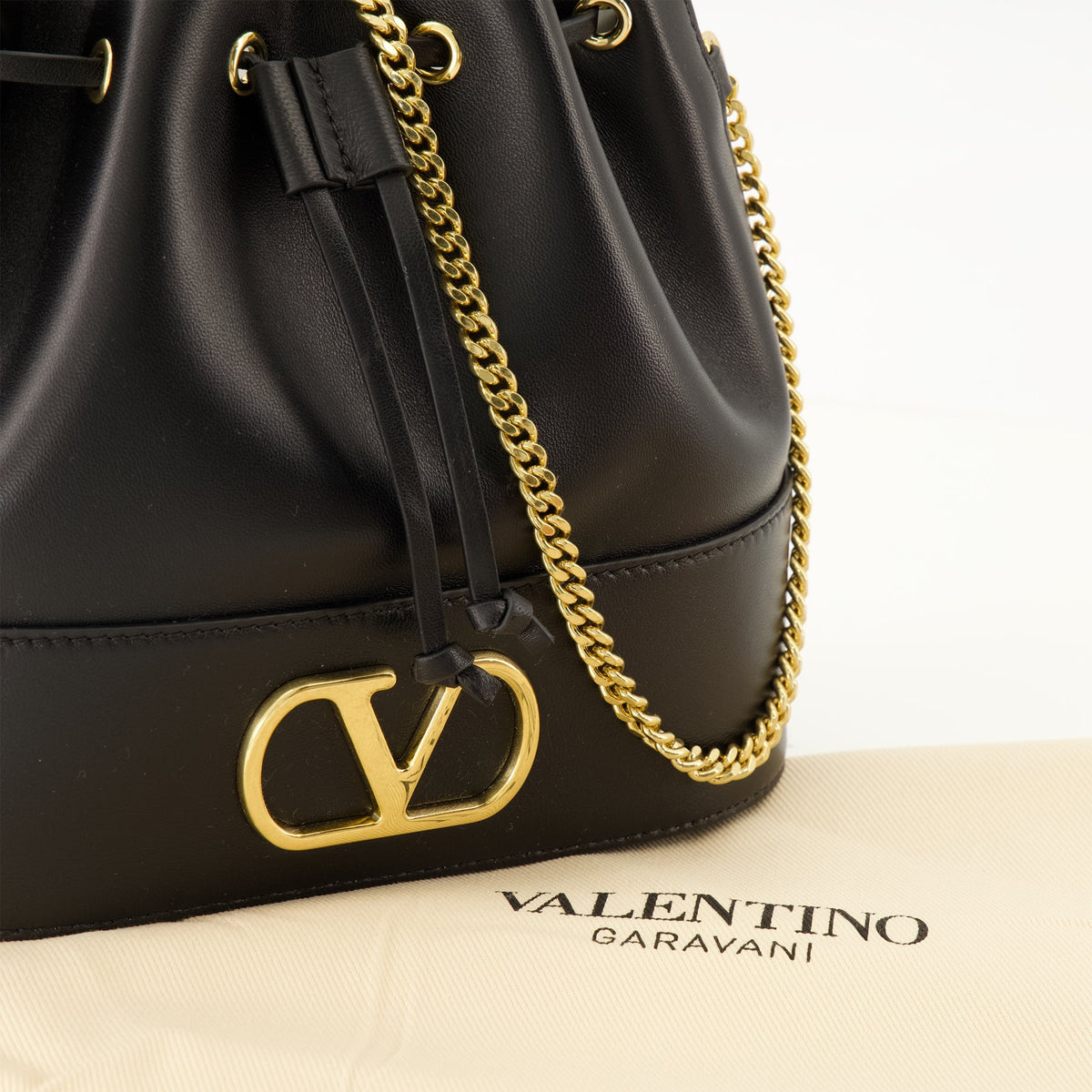 Vlogo Charm in Rot