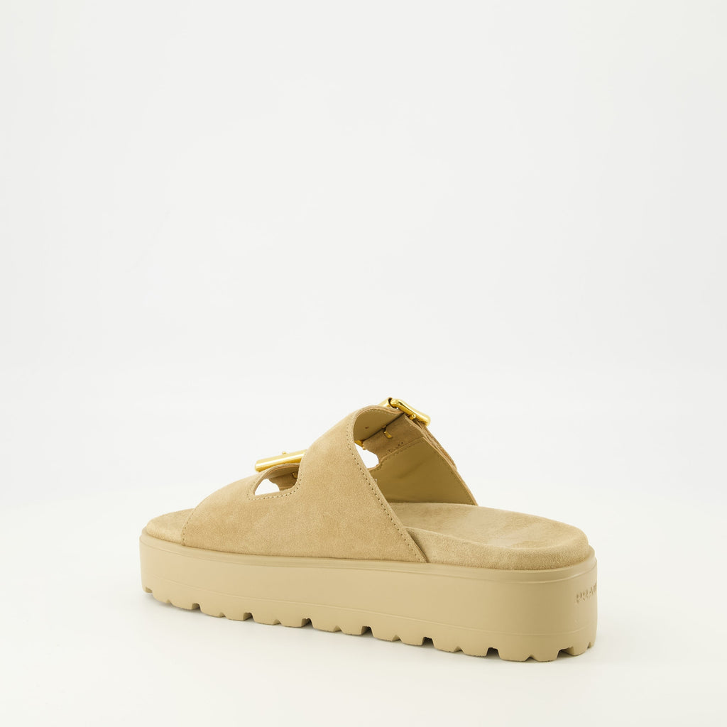 Imagen de mules de plataforma en terciopelo beige de Prada para mujeres - Temporada Primavera-Verano 2026 - Vista trasera derecha en tres cuartos
