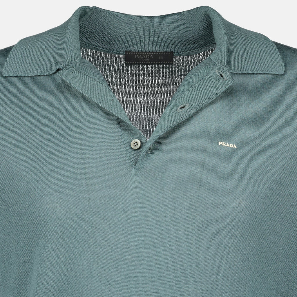 Image du polo en laine vert foncé de Prada pour hommes - Saison Printemps-Été 2026 - Détail Vue 2