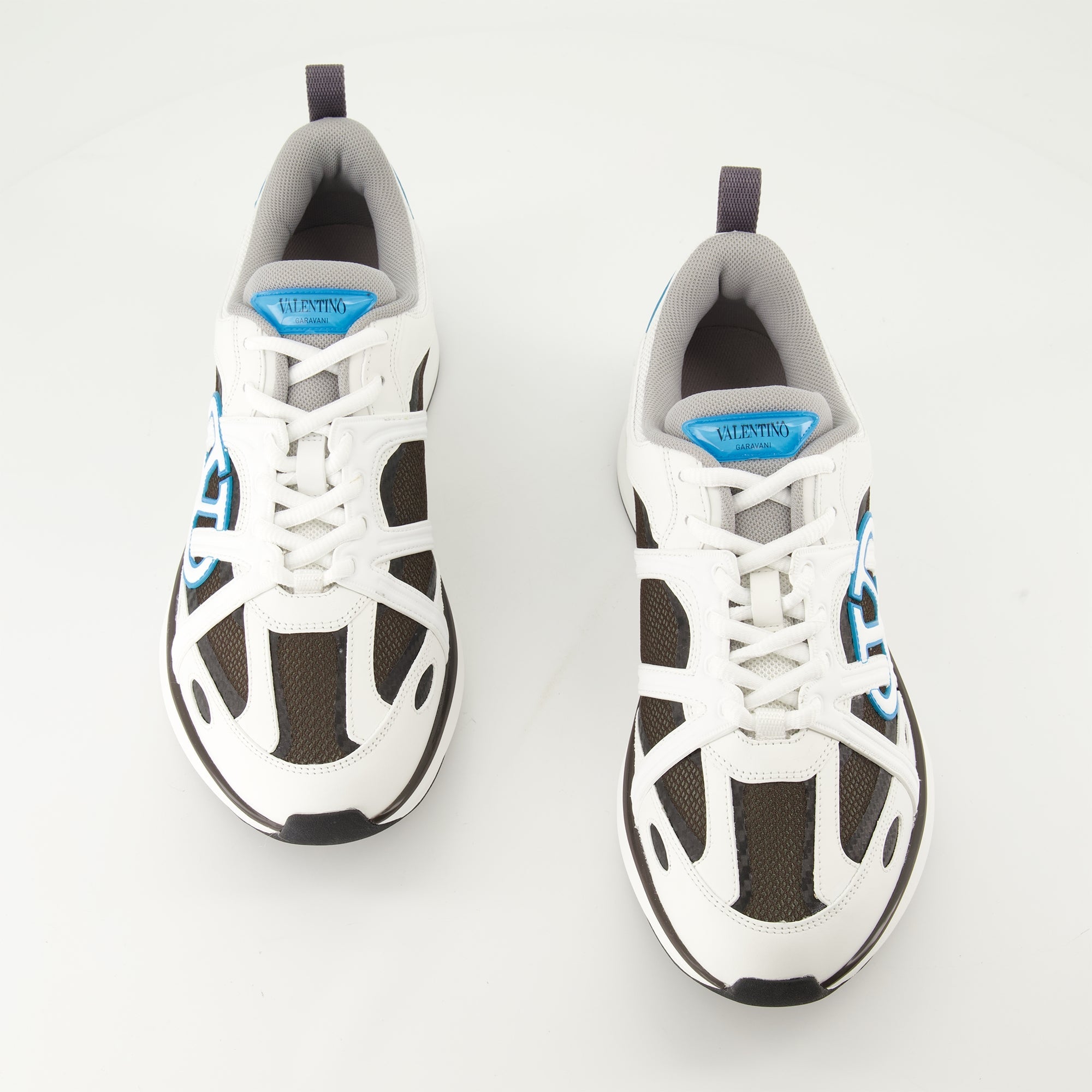 Image of VLogo Easyjog Leather Sneakers by Valentino Garavani for Men - Season Autumn-Winter 2024 - Top View Pair
