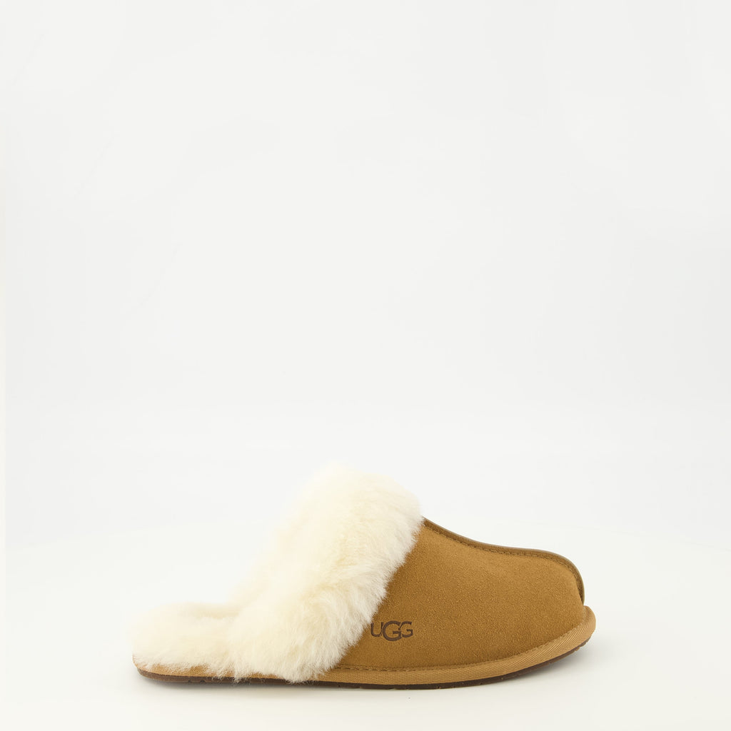 Bild der Scuffette II braunen Hausschuhe von Ugg für Unisex - Saison Frühling-Sommer 2026 - Vorderansicht
