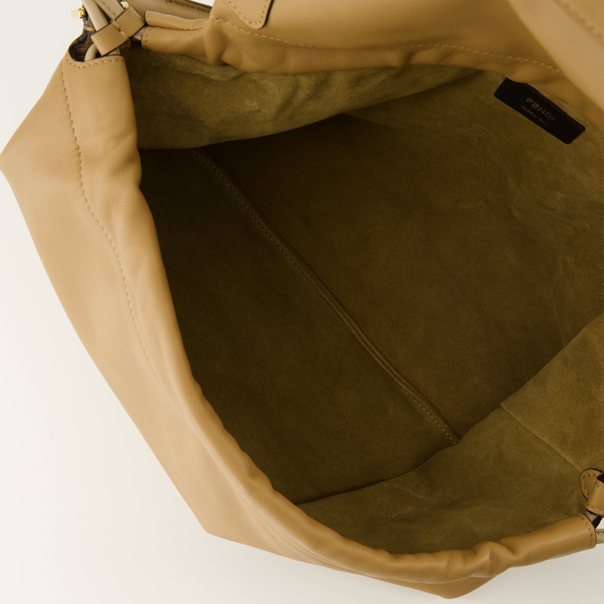 Image of Mamma Baguette Large by Fendi for Women - Season Spring-Summer 2026 - Detail View 2