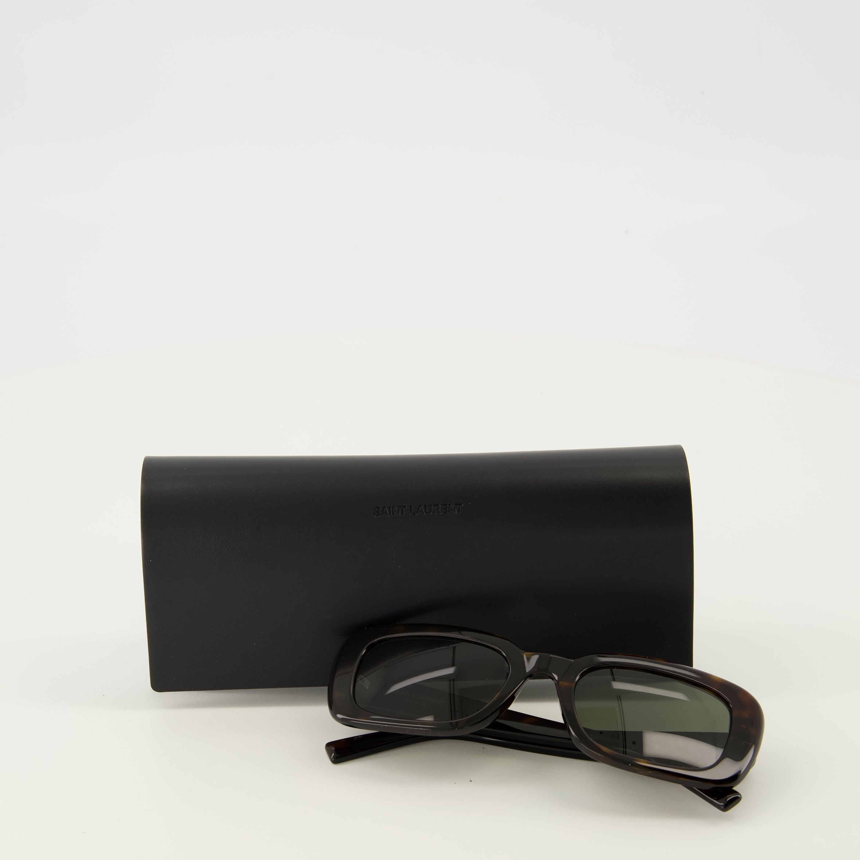 Image of SLM130 Sunglasses by Saint Laurent for Unisex - Season Spring-Summer 2026 - Detail View 2